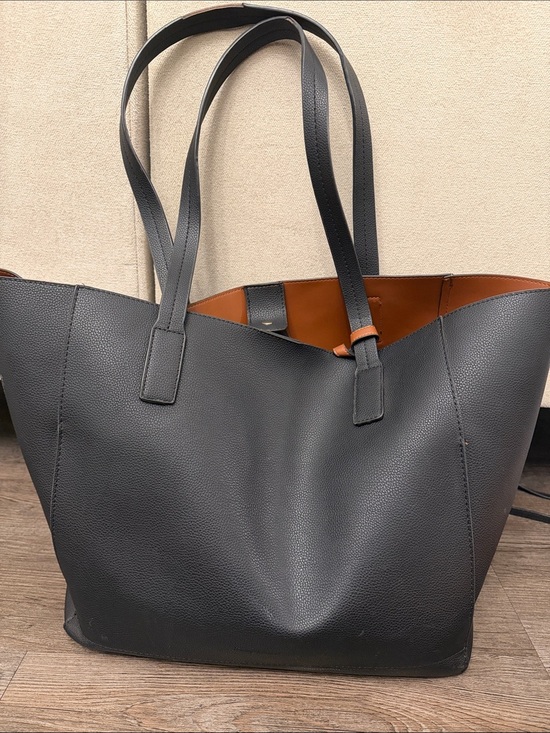 Tommy Bahama Handbags - Tommy Bahama Black Large Tote Bag with Cognac Interior